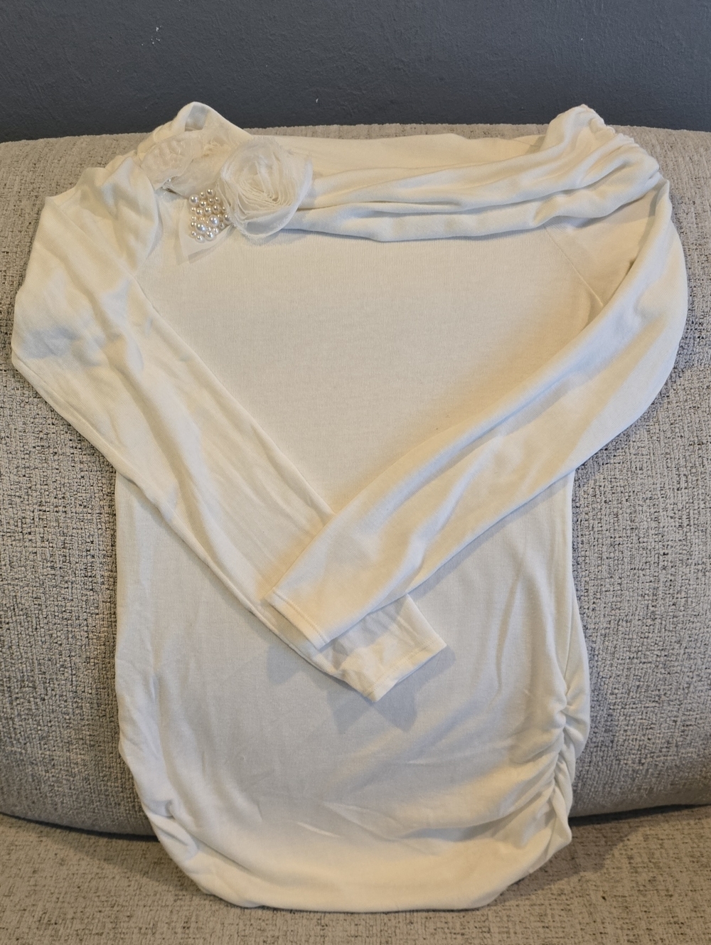 Women’s Knit Cream Long-Sleeve Embellished Boatneck Top. Studio Y. Size M.